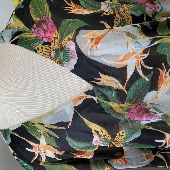 Great cover-up, or little dress. Hawian Floral Print. By H&M. Size large Travel - Picture 2 of 9